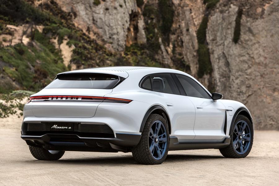  Porsche Mission E Cross Turismo 2018 года  (фото 54 из 66)
